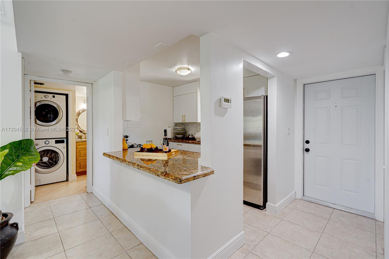 RACQUET CLUB VILLAGE APTS - Residential