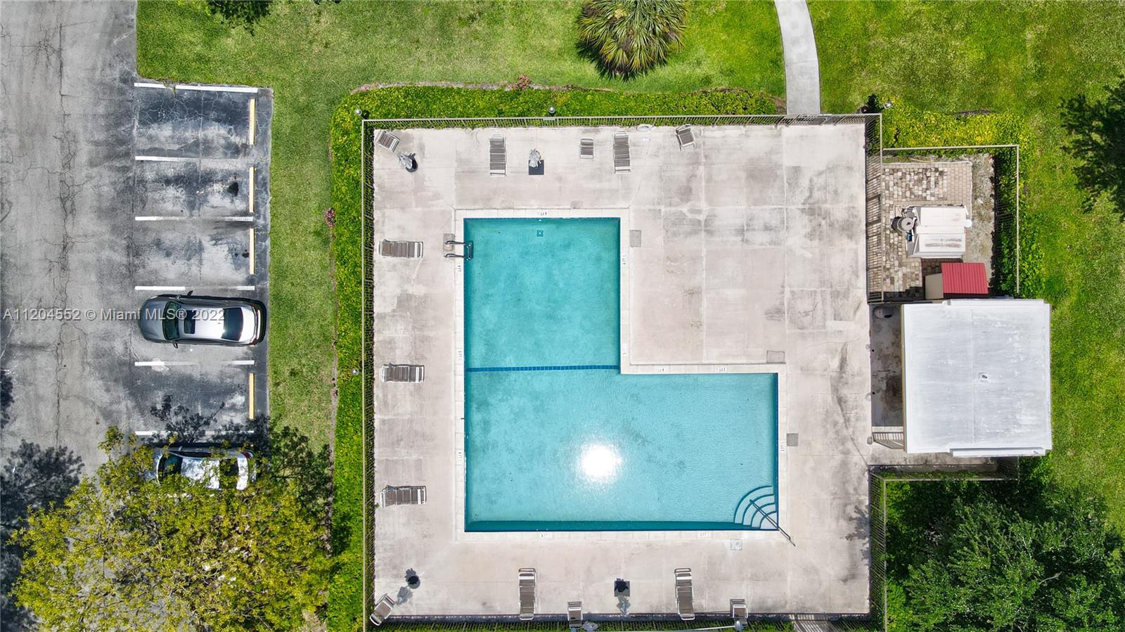 RACQUET CLUB VILLAGE APTS - Residential