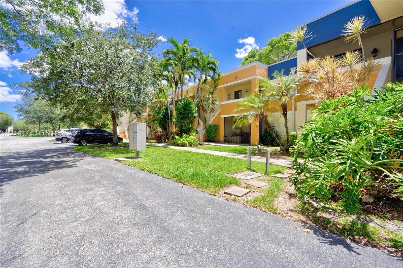 RACQUET CLUB VILLAGE APTS - Residential