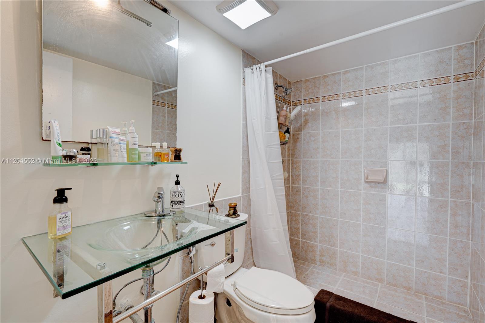 RACQUET CLUB VILLAGE APTS - Residential