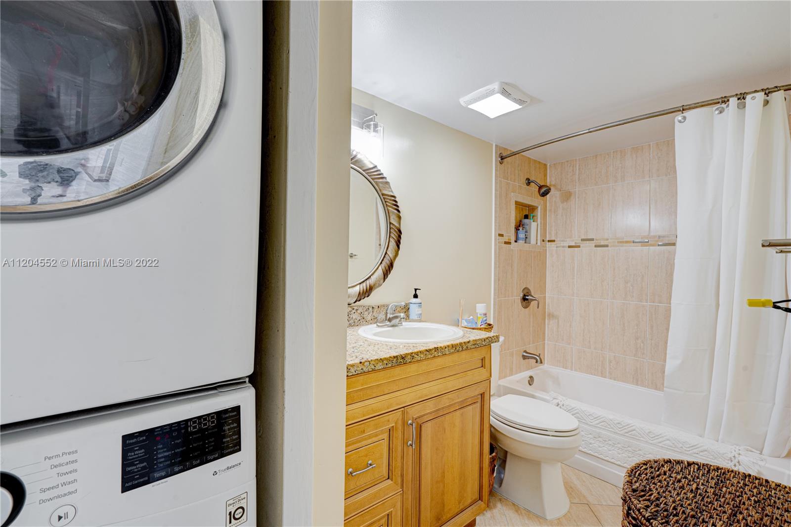 RACQUET CLUB VILLAGE APTS - Residential