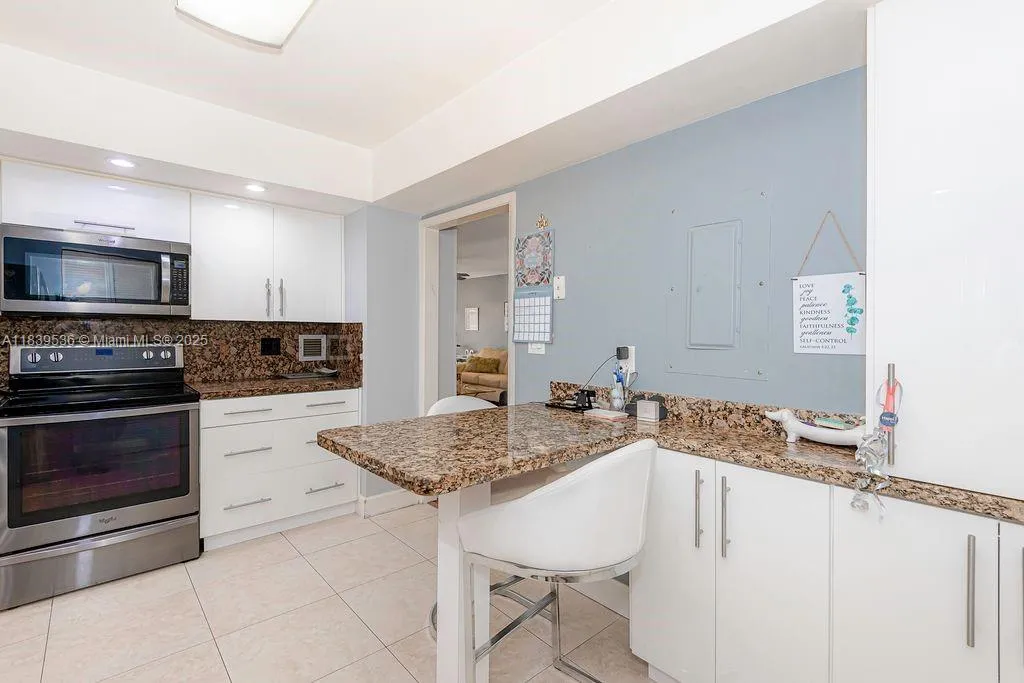 Hollywood, Florida 33021, United States, 2 Bedrooms Bedrooms, ,2 BathroomsBathrooms,Residential,Active,171164