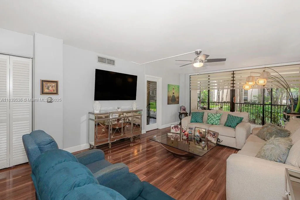 Hollywood, Florida 33021, United States, 2 Bedrooms Bedrooms, ,2 BathroomsBathrooms,Residential,Active,171164