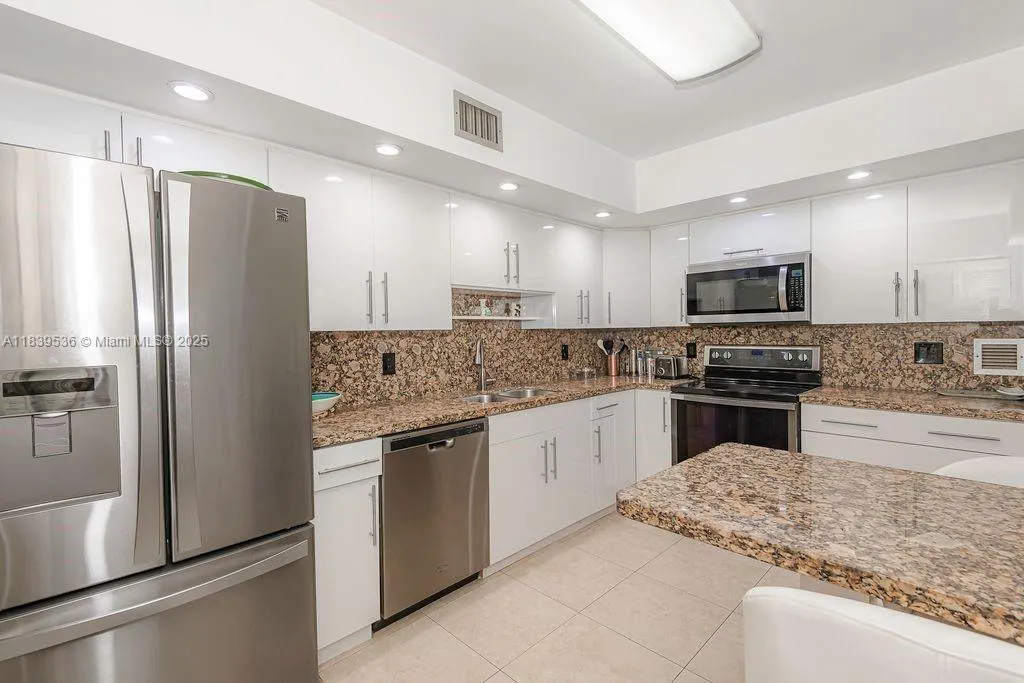 Hollywood, Florida 33021, United States, 2 Bedrooms Bedrooms, ,2 BathroomsBathrooms,Residential,Active,171164 Hollywood, Florida 33021, United States, 2 Bedrooms Bedrooms, ,2 BathroomsBathrooms,Residential,Active,171164