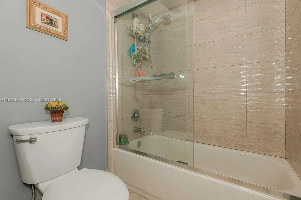 Hollywood, Florida 33021, United States, 2 Bedrooms Bedrooms, ,2 BathroomsBathrooms,Residential,Active,171164