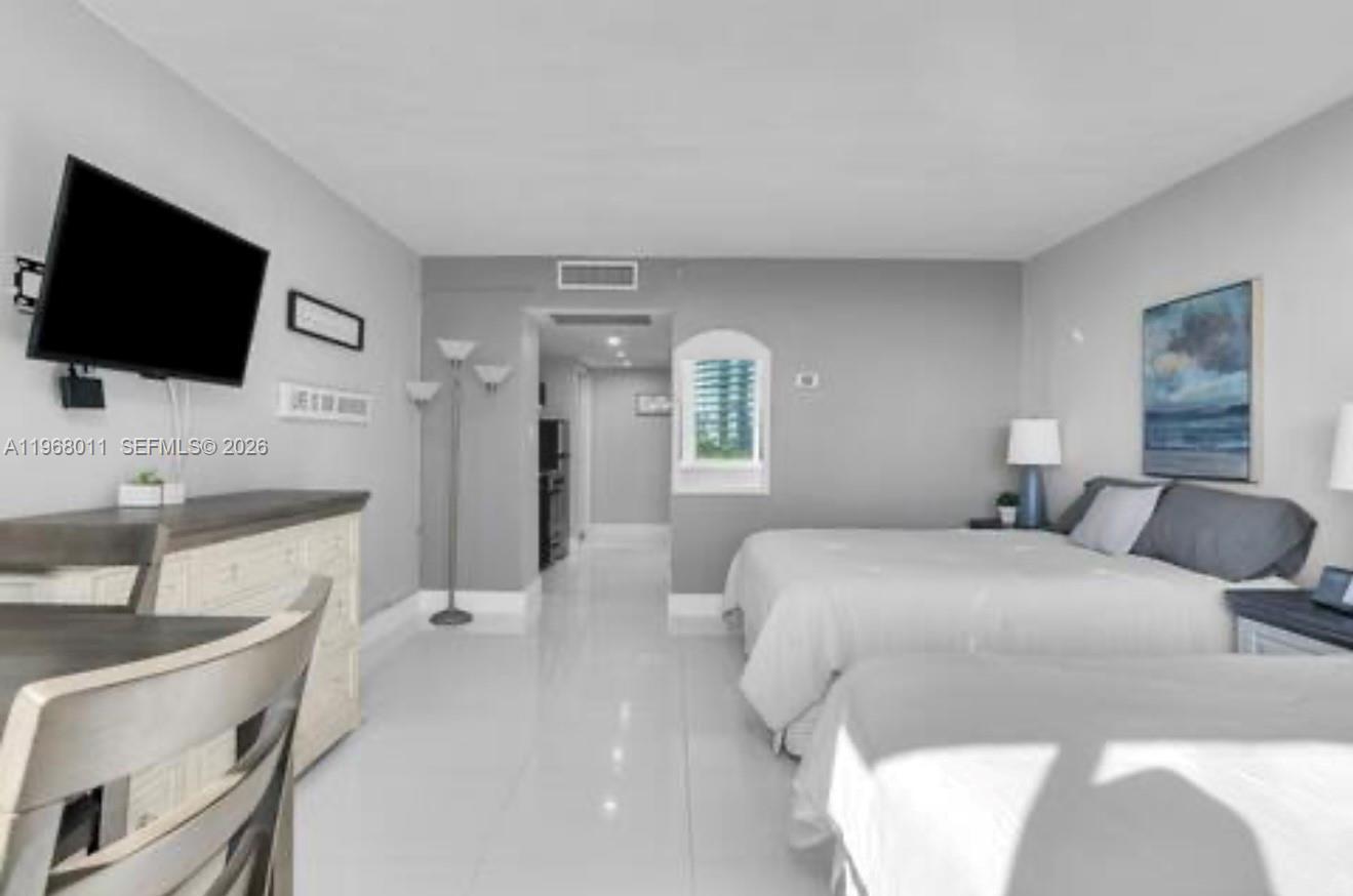 19201 Collins Ave 440