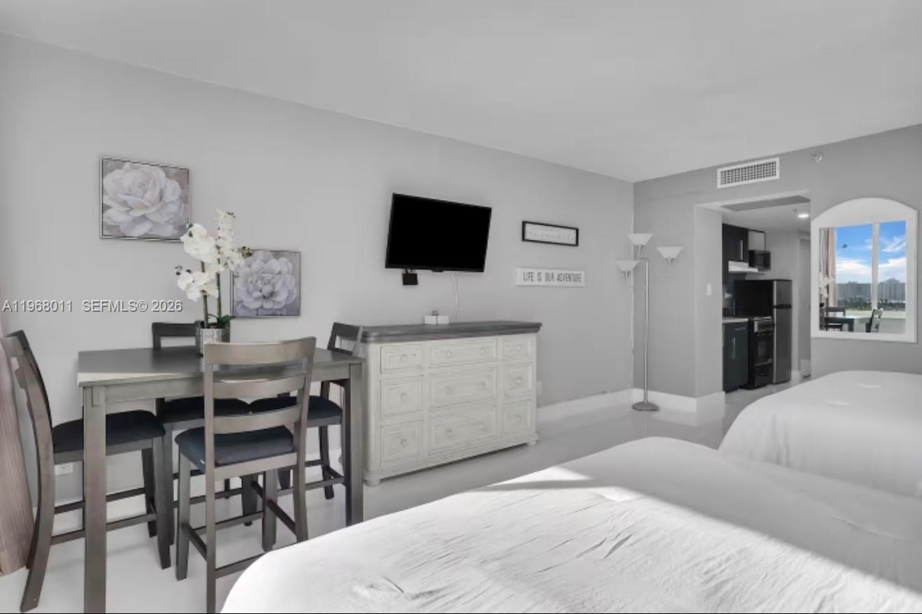 19201 Collins Ave 440