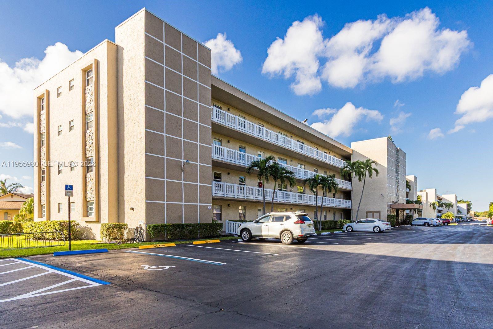 MEADOWBROOK LAKES CONDO - Residential