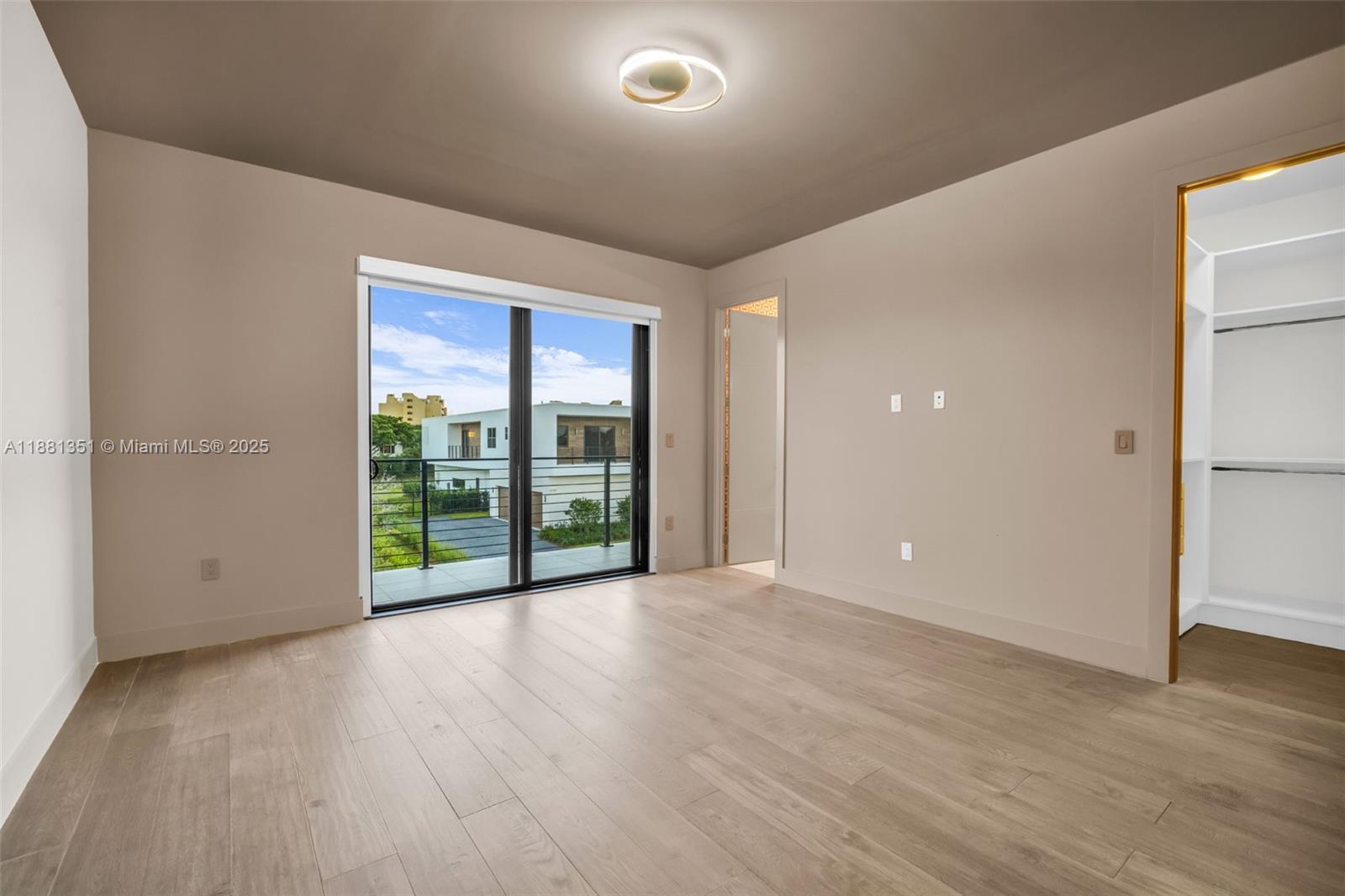 WESTON ESTATES - Residential