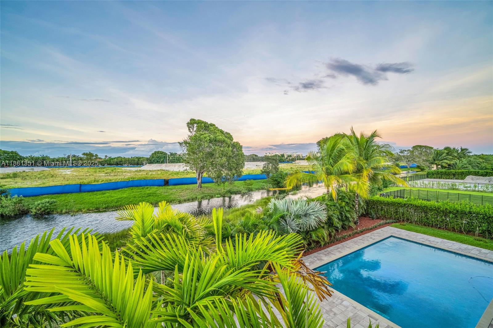 WESTON ESTATES - Residential