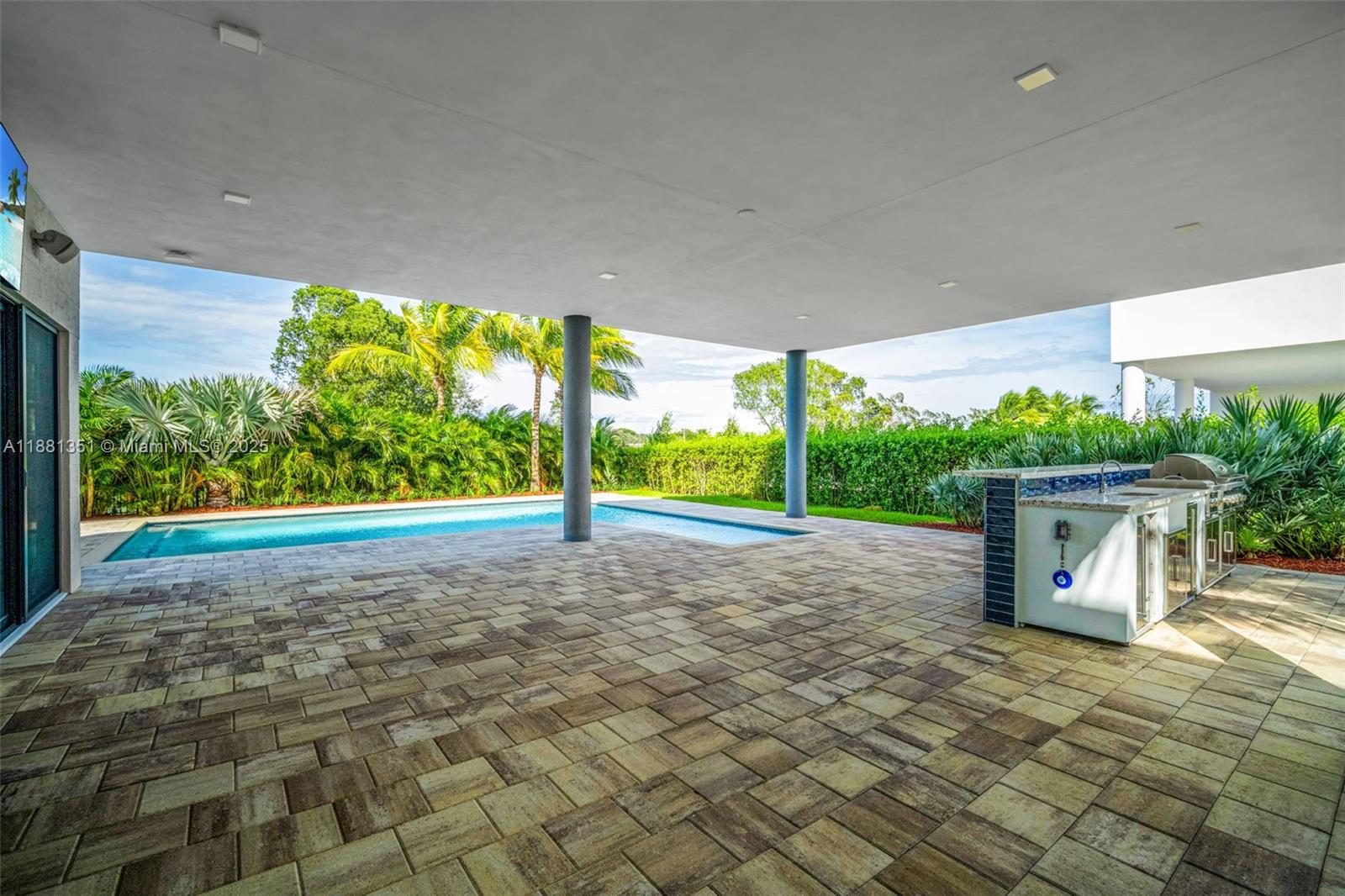 WESTON ESTATES - Residential