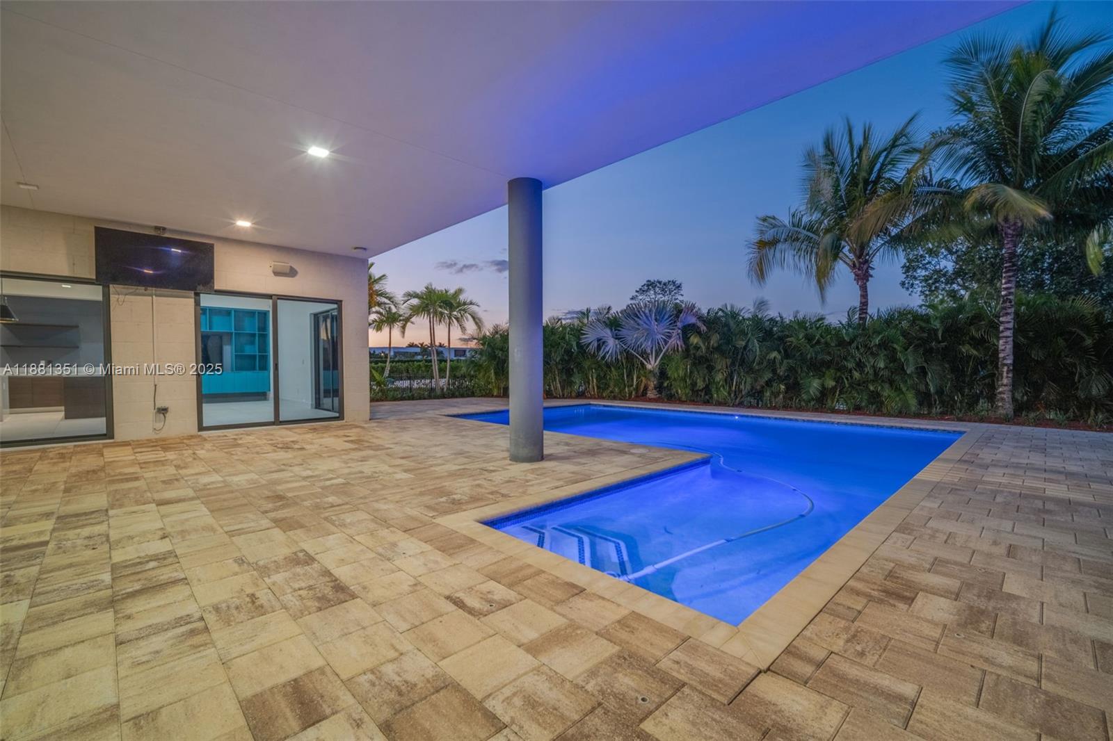 WESTON ESTATES - Residential