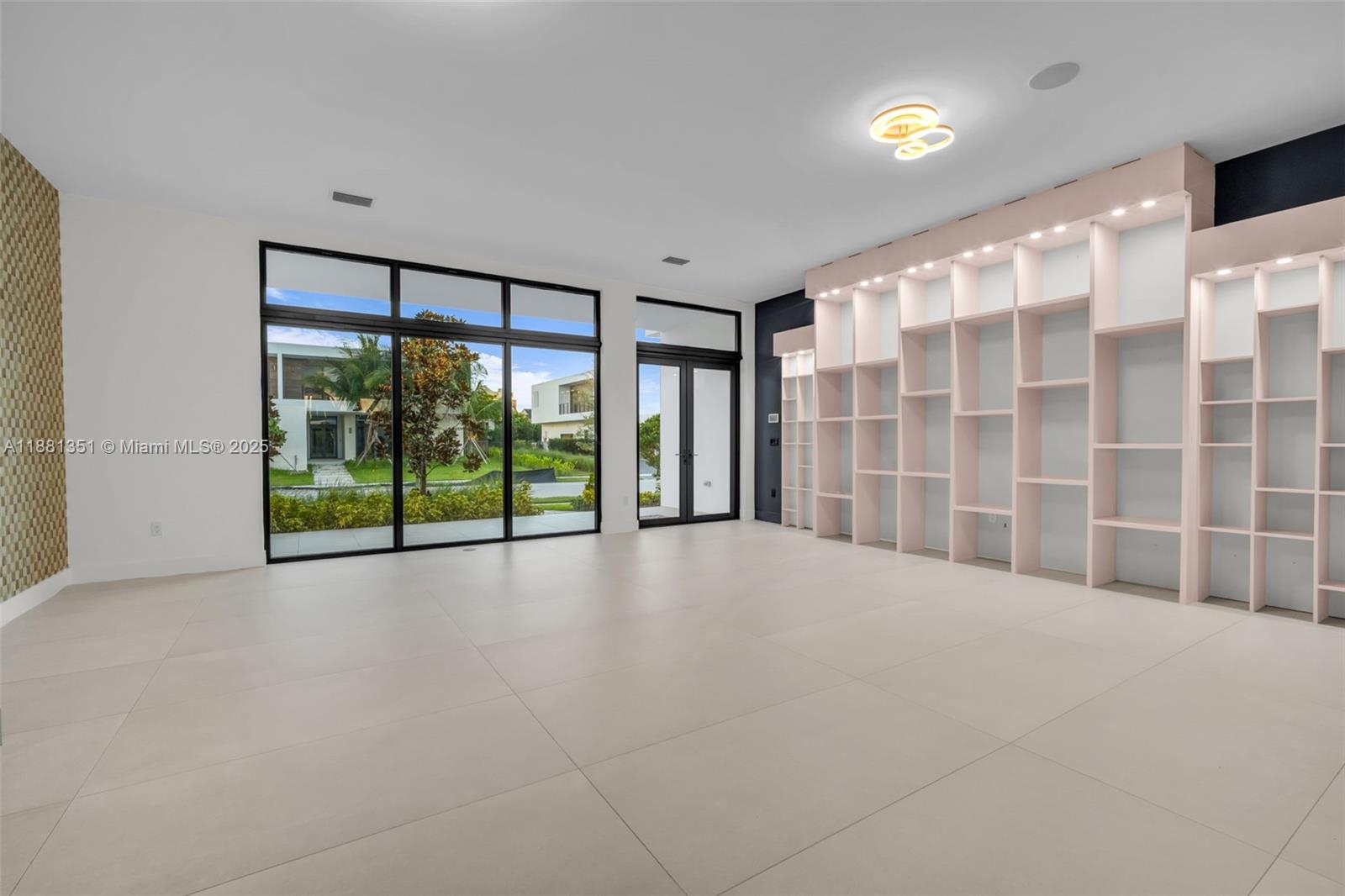 WESTON ESTATES - Residential