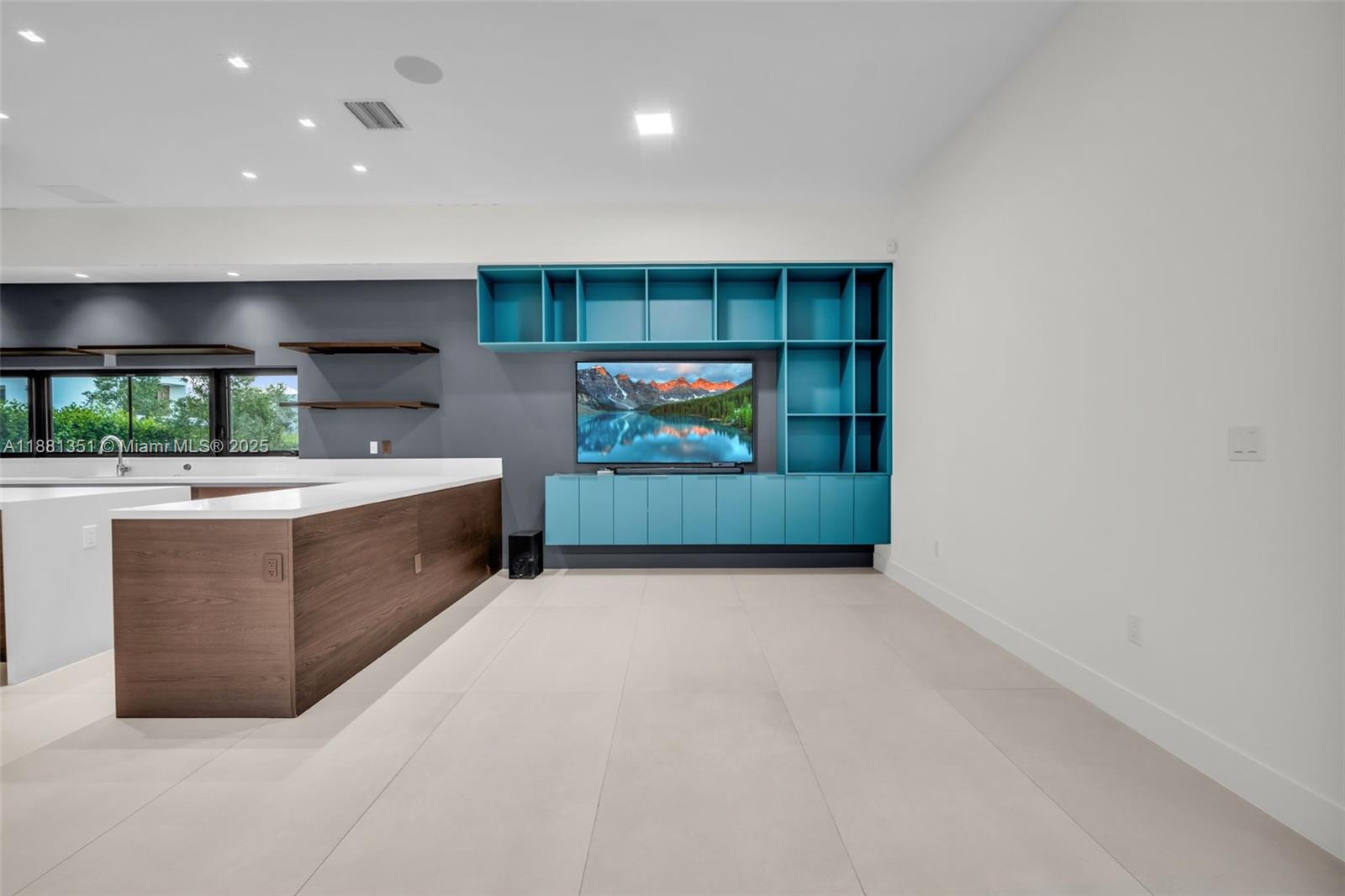 WESTON ESTATES - Residential