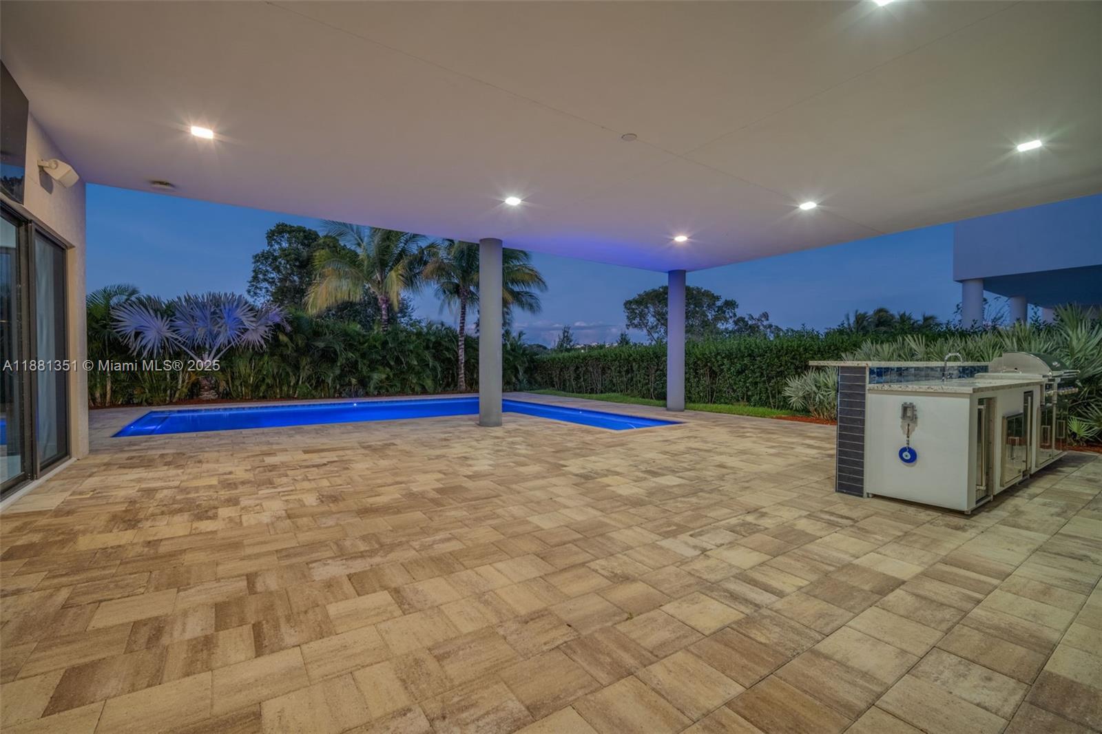 WESTON ESTATES - Residential