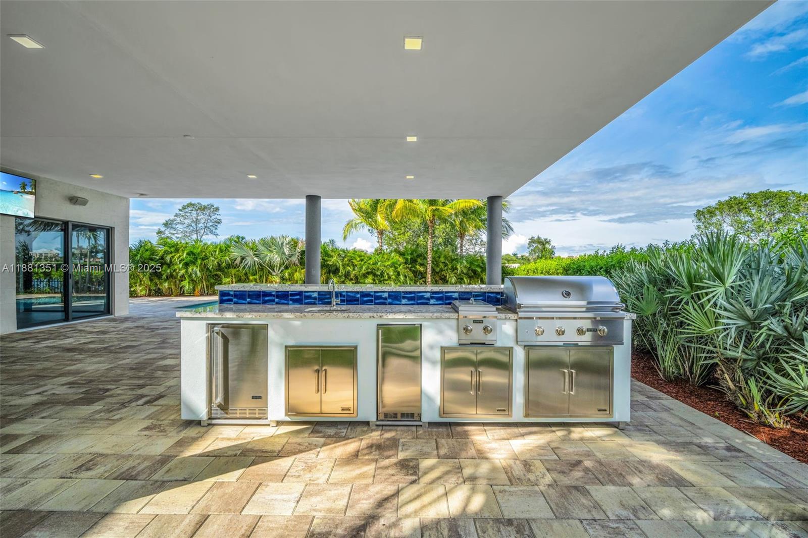 WESTON ESTATES - Residential