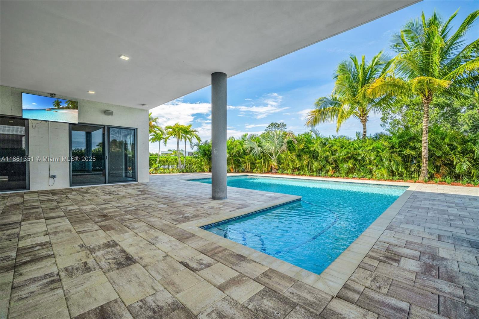 WESTON ESTATES - Residential