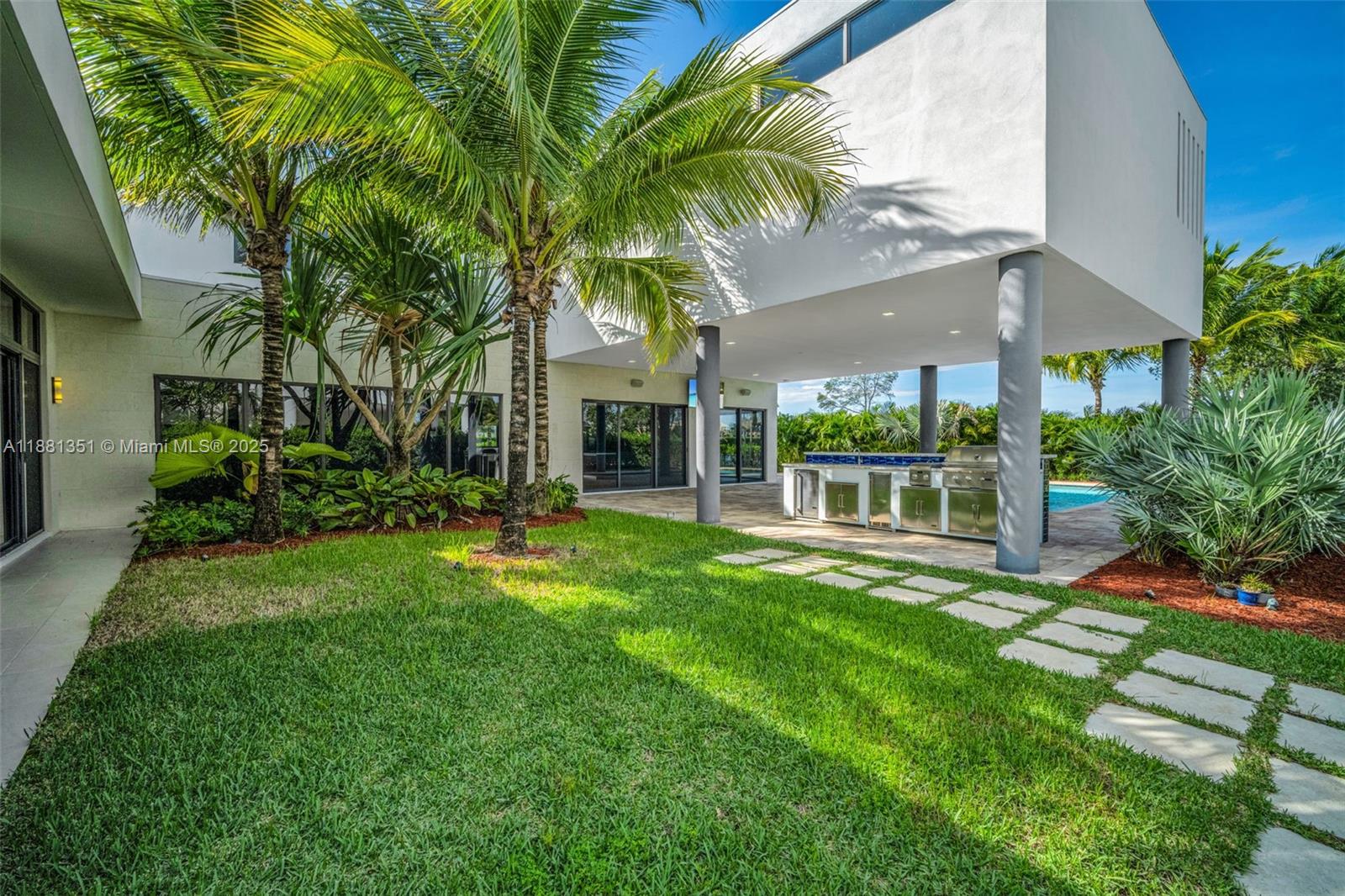 WESTON ESTATES - Residential