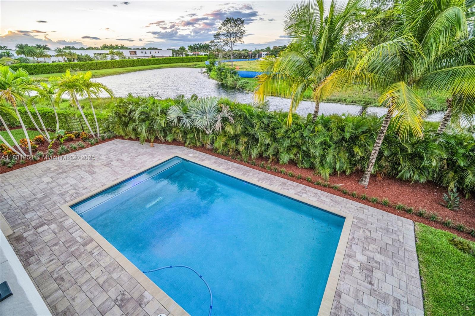 WESTON ESTATES - Residential