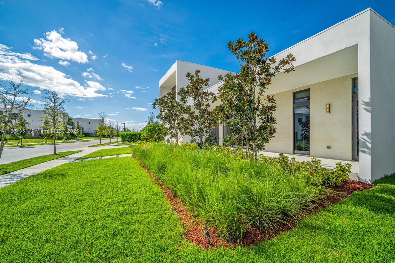 WESTON ESTATES - Residential