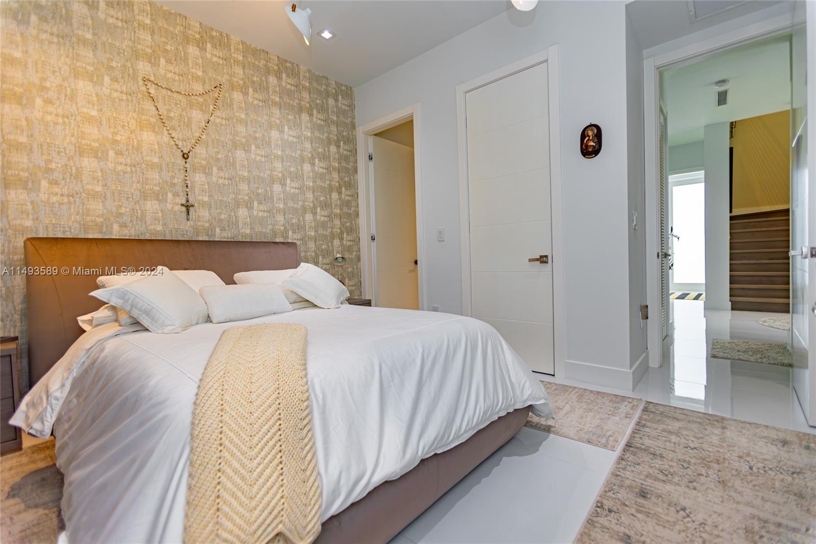 GRAND FLORIDIAN ESTATES - Residential Lease