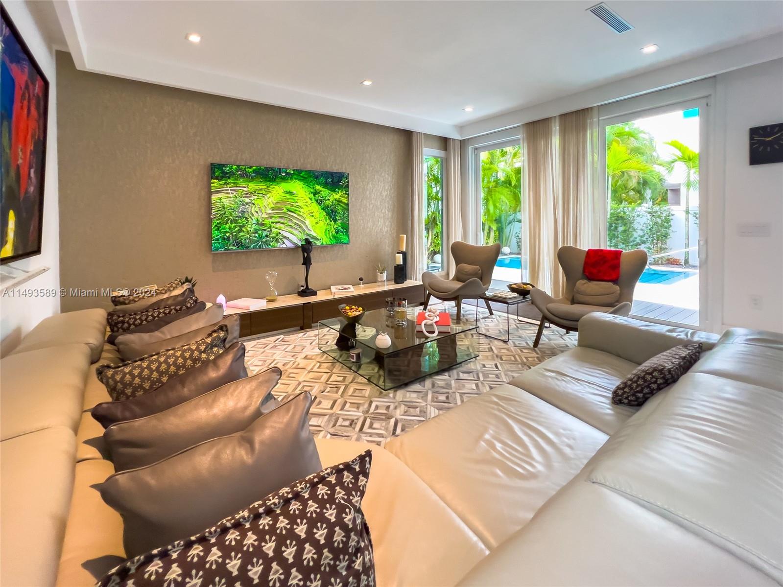 GRAND FLORIDIAN ESTATES - Residential Lease