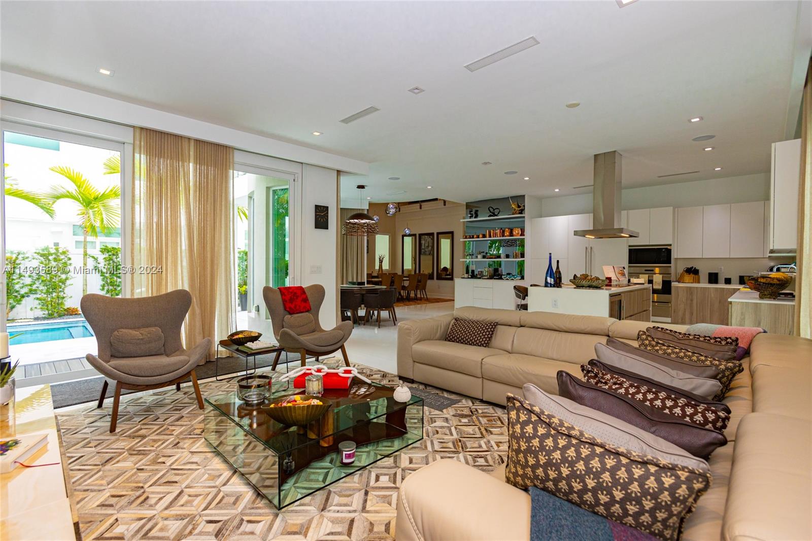 GRAND FLORIDIAN ESTATES - Residential Lease