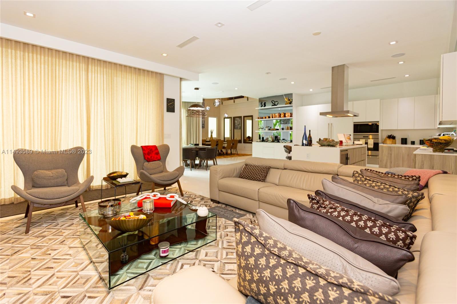 GRAND FLORIDIAN ESTATES - Residential Lease