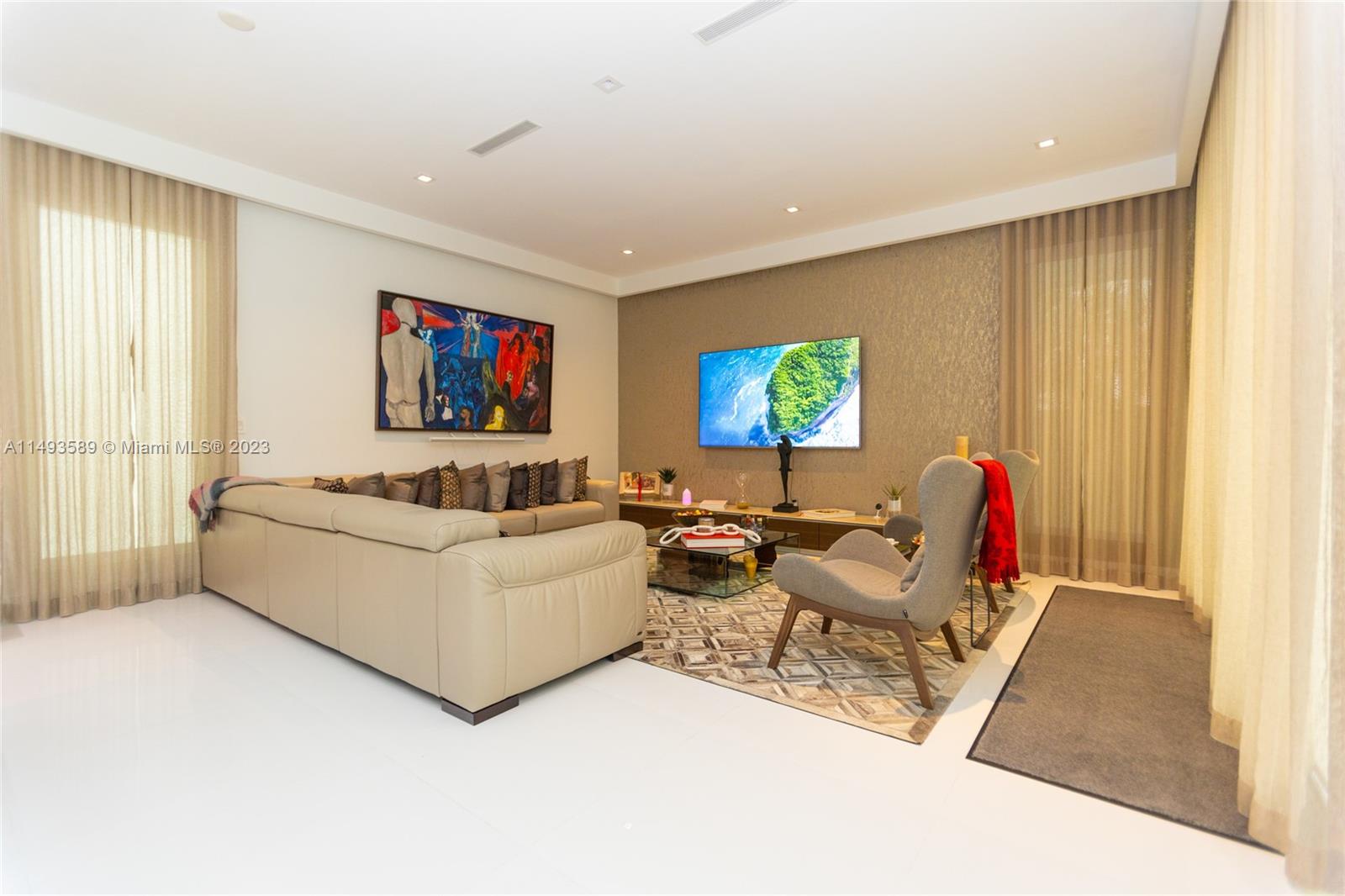 GRAND FLORIDIAN ESTATES - Residential Lease