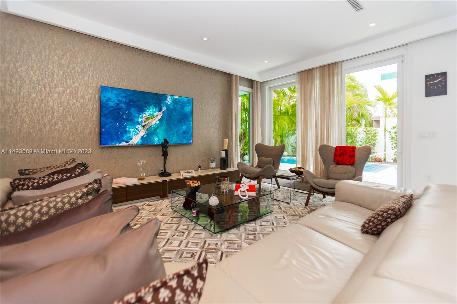 GRAND FLORIDIAN ESTATES - Residential Lease