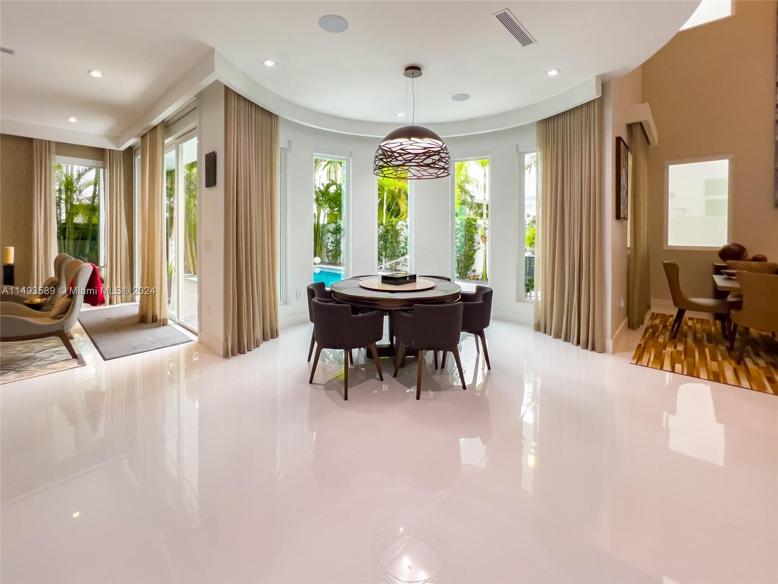 GRAND FLORIDIAN ESTATES - Residential Lease
