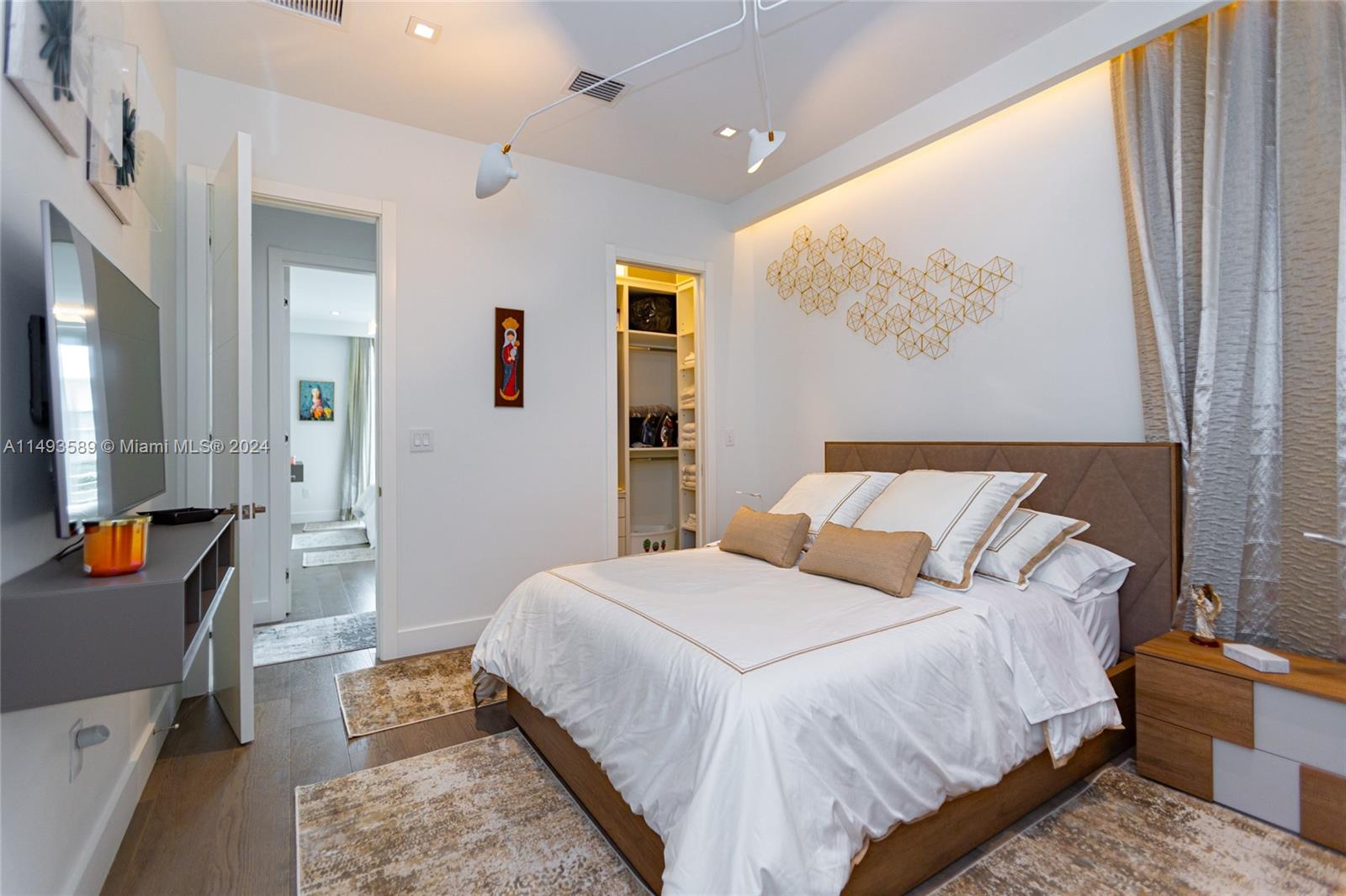 GRAND FLORIDIAN ESTATES - Residential Lease