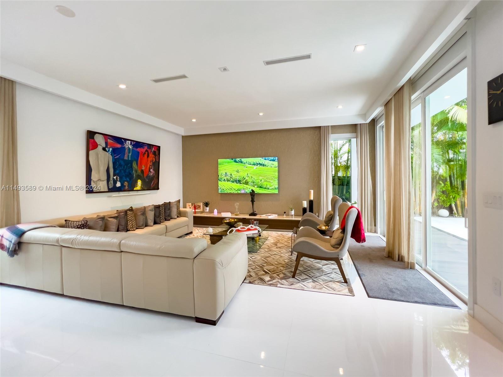 GRAND FLORIDIAN ESTATES - Residential Lease