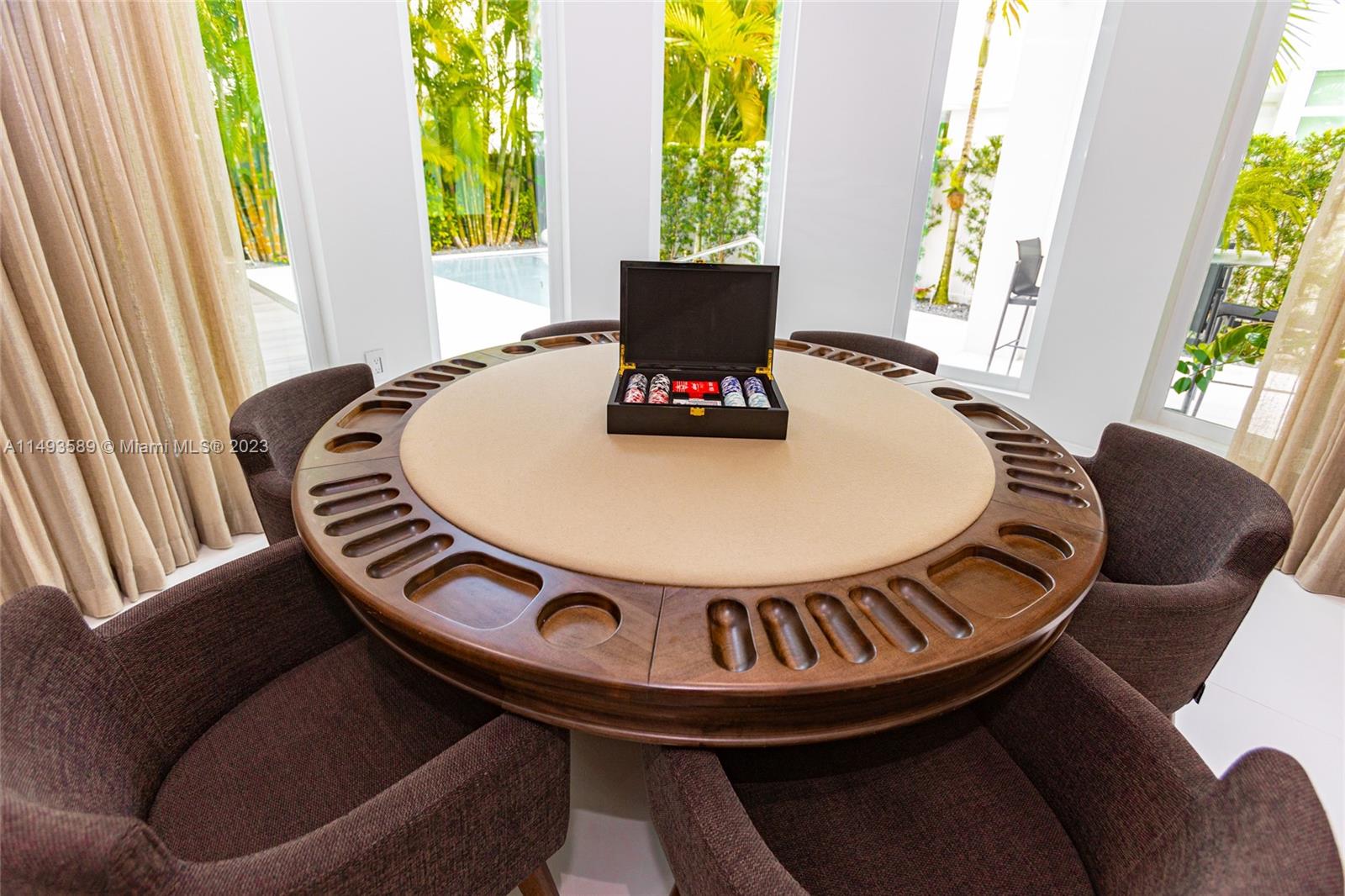 GRAND FLORIDIAN ESTATES - Residential Lease