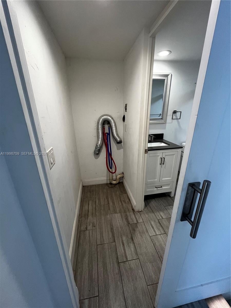 SHERWOOD LAKES - Residential