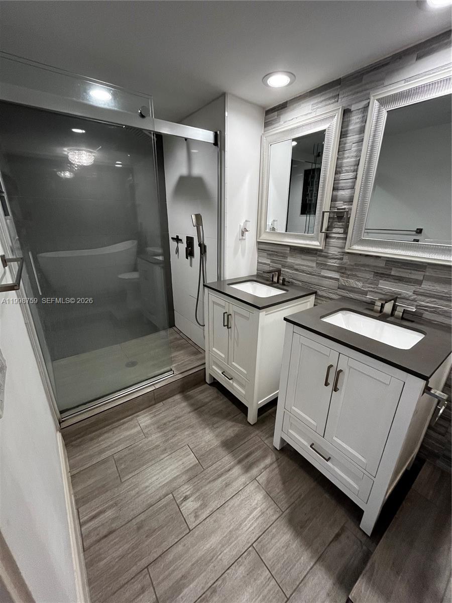 SHERWOOD LAKES - Residential