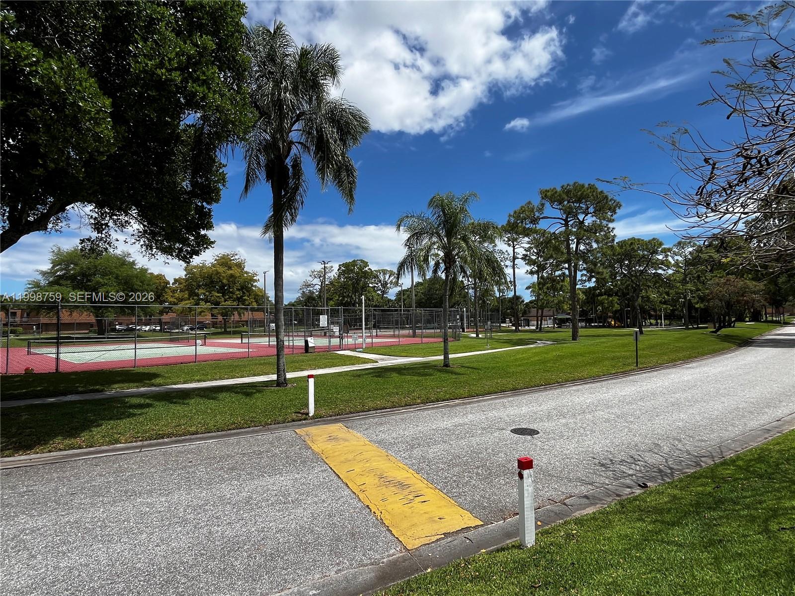 SHERWOOD LAKES - Residential