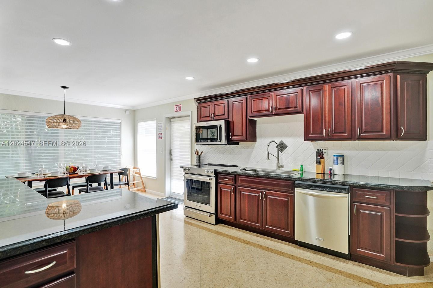 HOLLYWOOD LAKES SECTION - Residential Lease