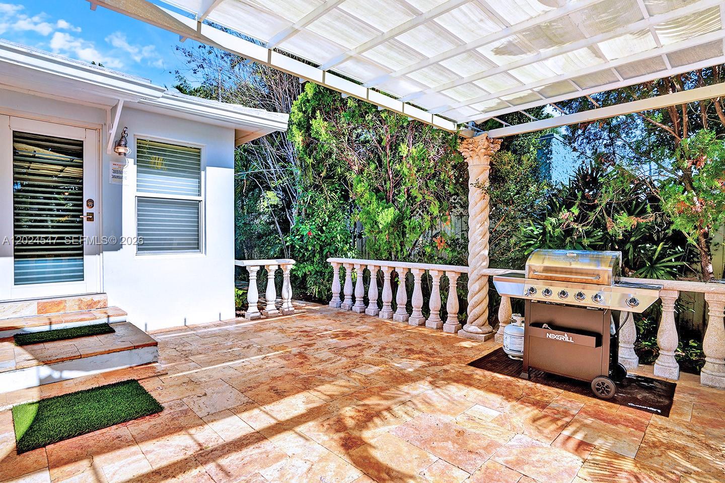 HOLLYWOOD LAKES SECTION - Residential Lease