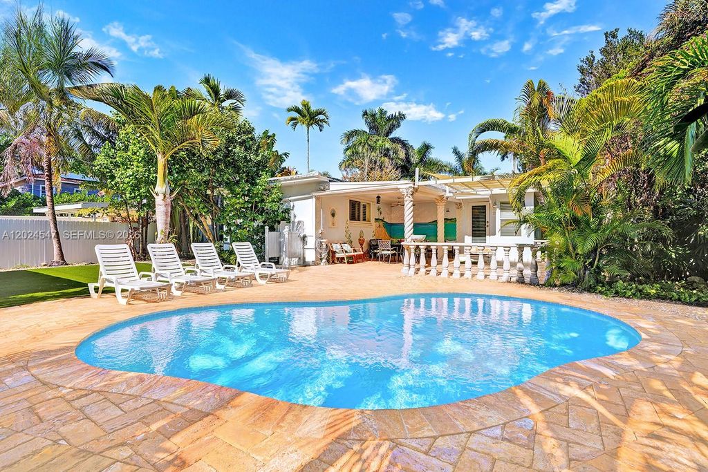 Photo of 1016 Harrison St, Hollywood, FL 33019 (MLS # A12024547)