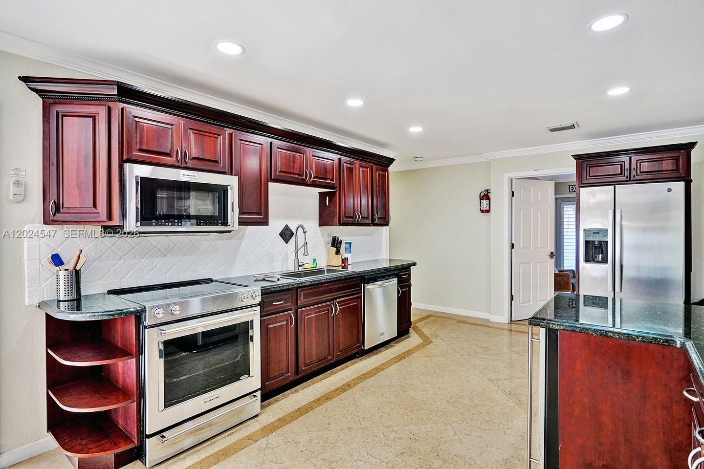 HOLLYWOOD LAKES SECTION - Residential Lease