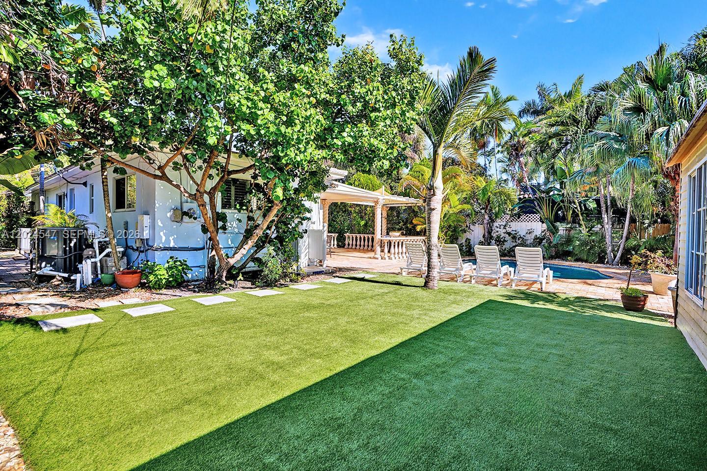HOLLYWOOD LAKES SECTION - Residential Lease
