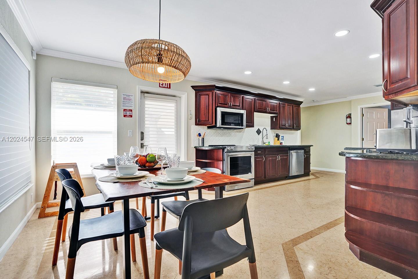 HOLLYWOOD LAKES SECTION - Residential Lease