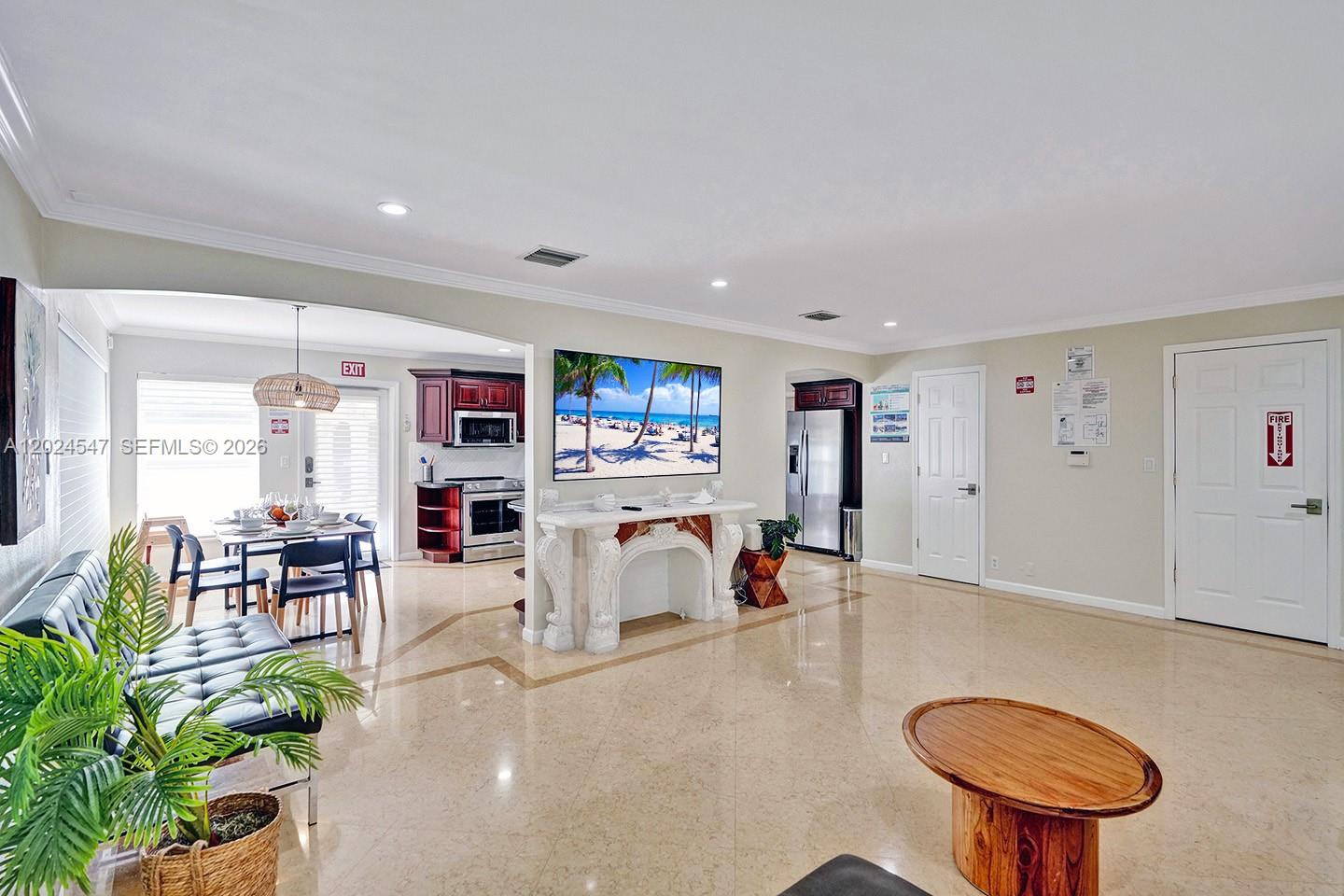 HOLLYWOOD LAKES SECTION - Residential Lease