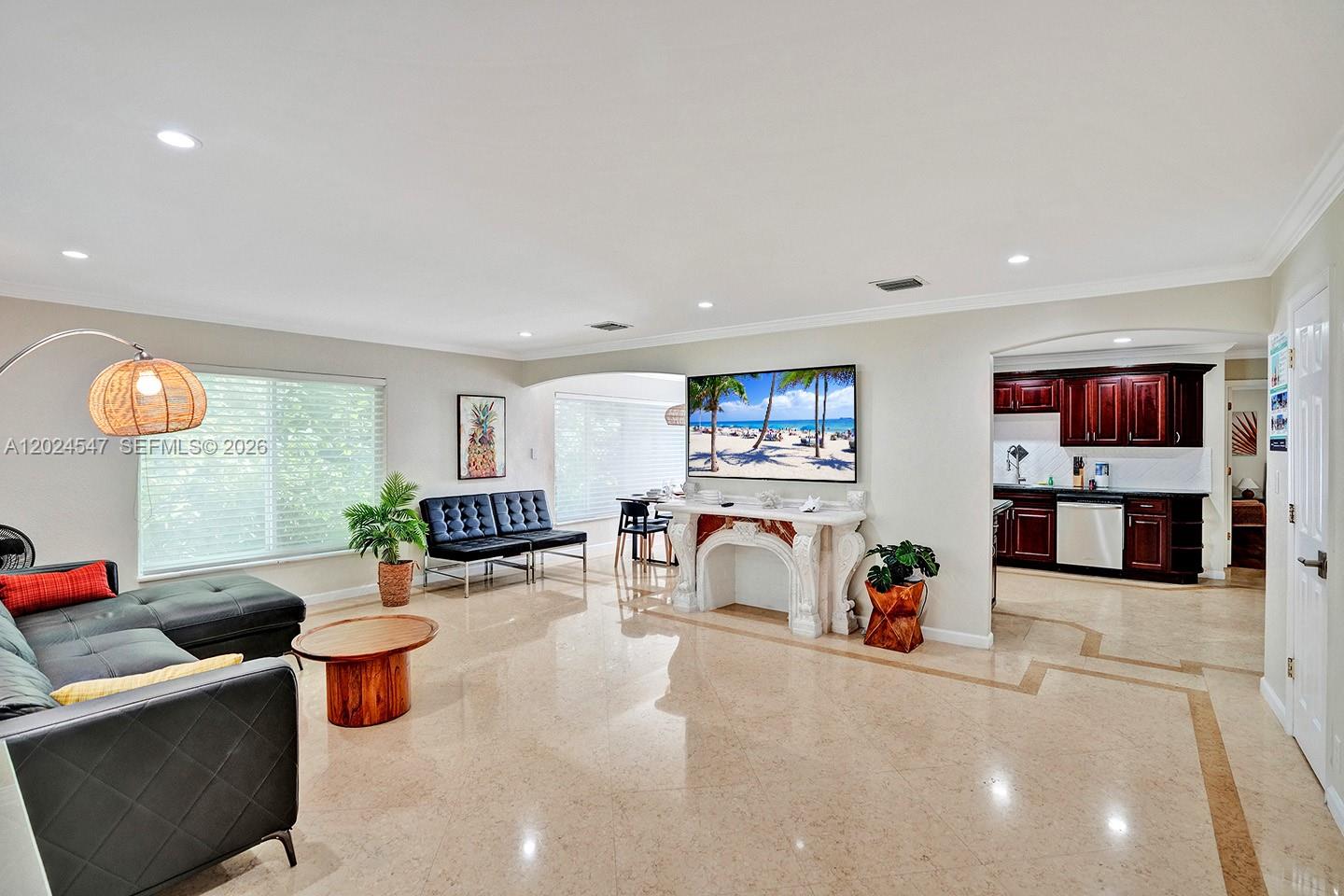 HOLLYWOOD LAKES SECTION - Residential Lease