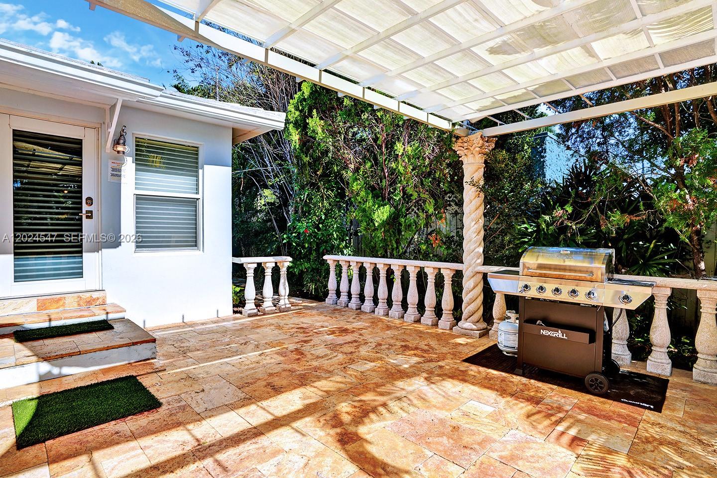 HOLLYWOOD LAKES SECTION - Residential Lease