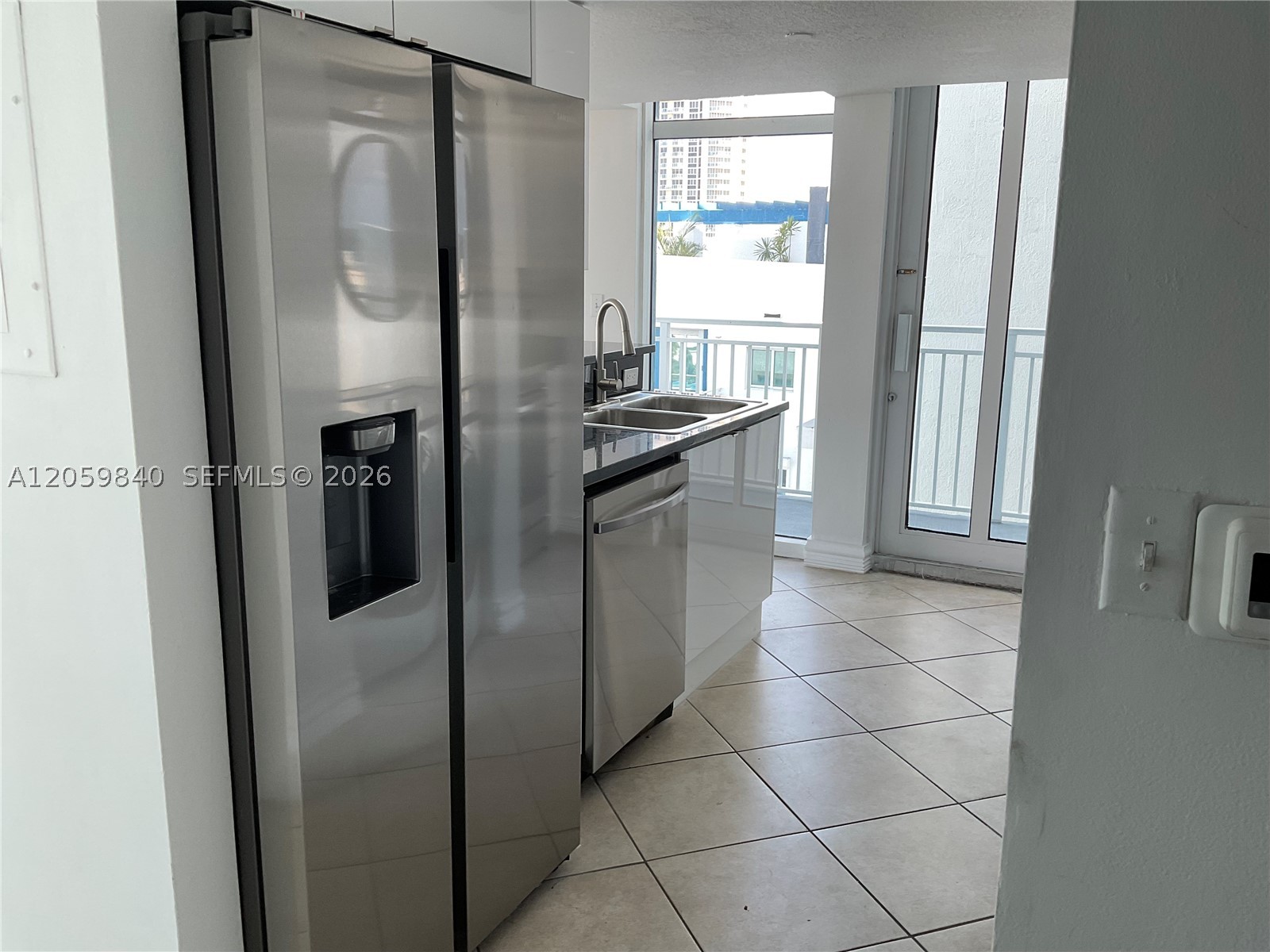 7600 Collins Ave 1008