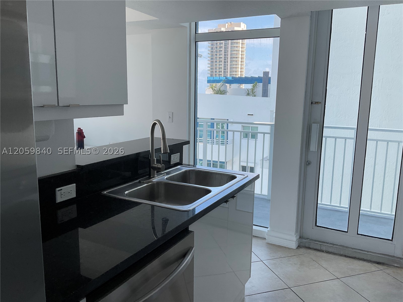 7600 Collins Ave 1008