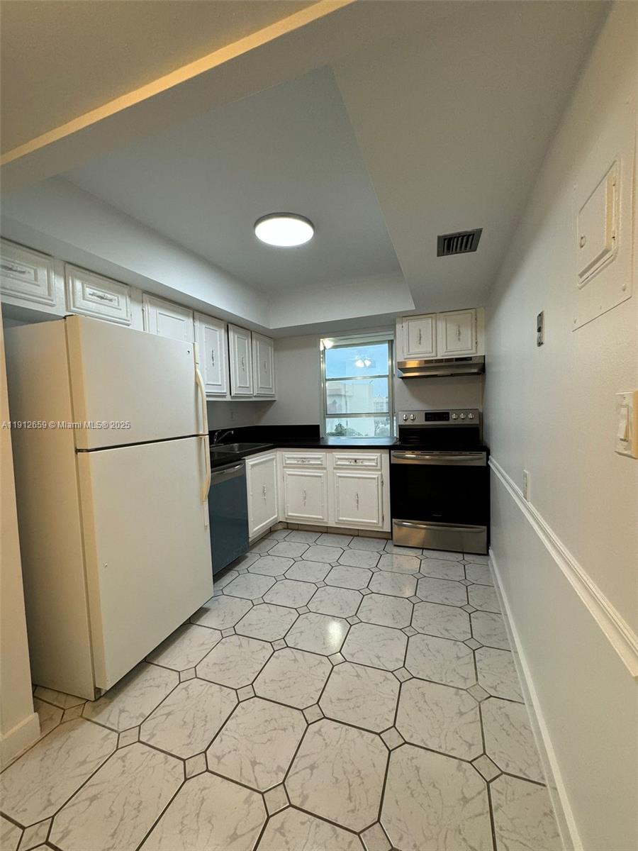 DESOTO PARK CONDO - Residential Lease