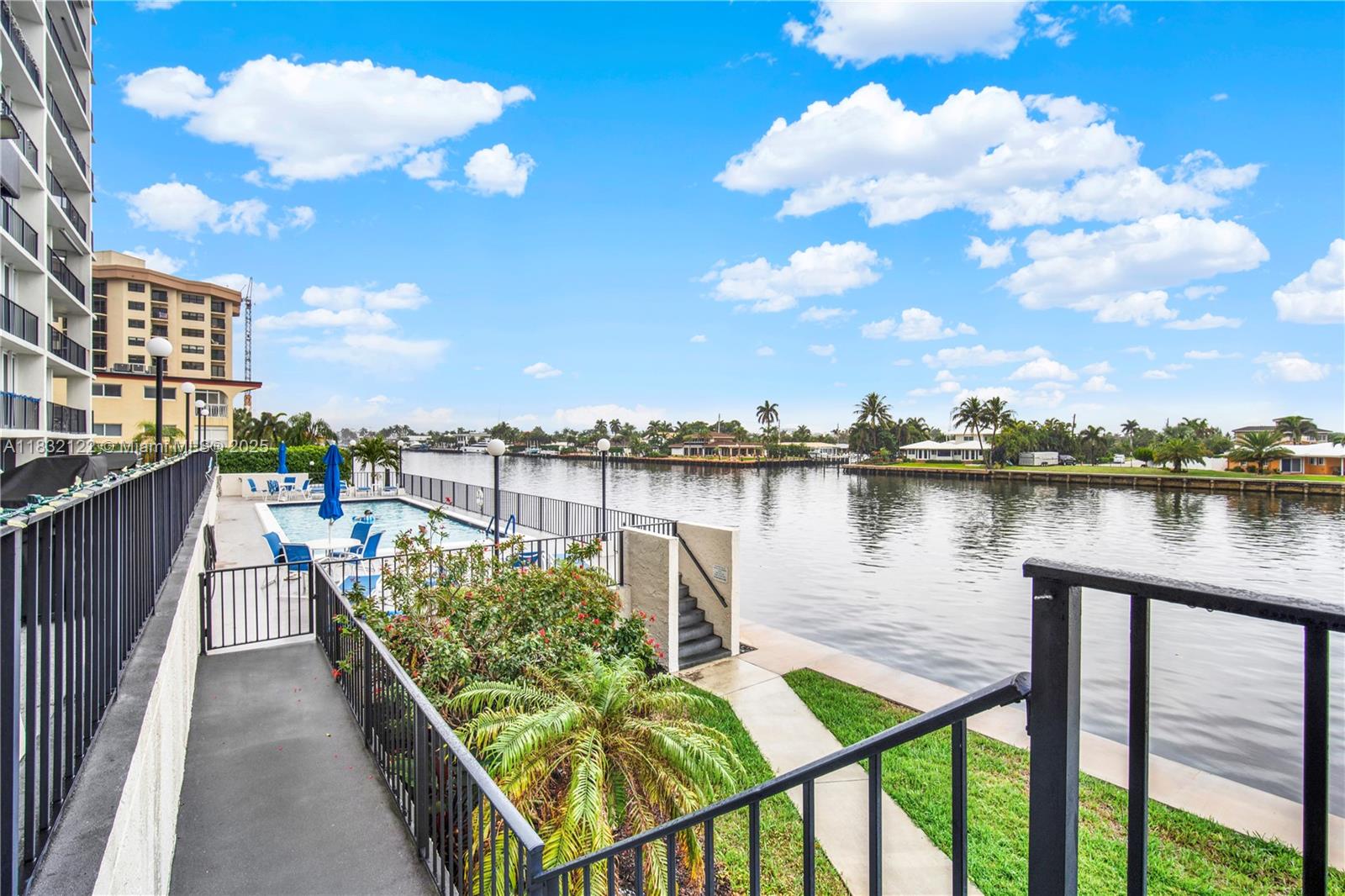 SILVER THATCH INTRACOASTA - Residential